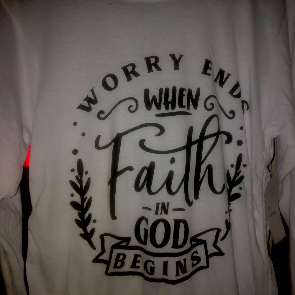 White longe sleeve ladies shirt.
